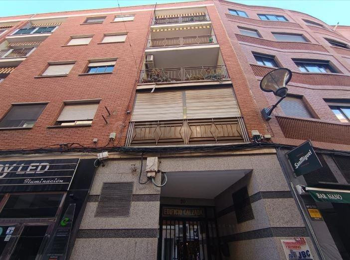 SE VENDE piso OKUPA en C Calzada  de Puertollano - foto 2