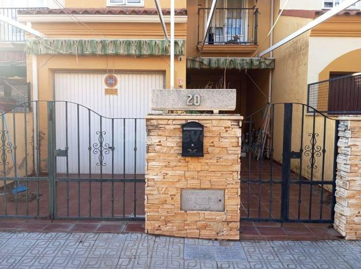 SE VENDE casa adosada OKUPA en C Lopez Prudencio 20 de Almen - foto 3