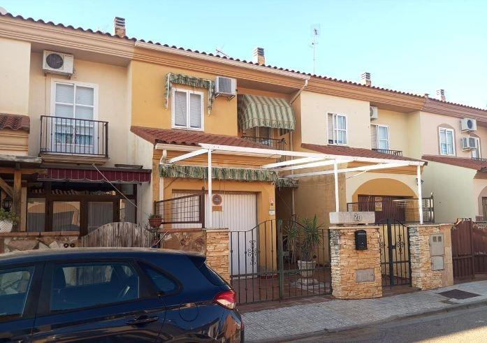 SE VENDE casa adosada OKUPA en C Lopez Prudencio 20 de Almen - foto 4
