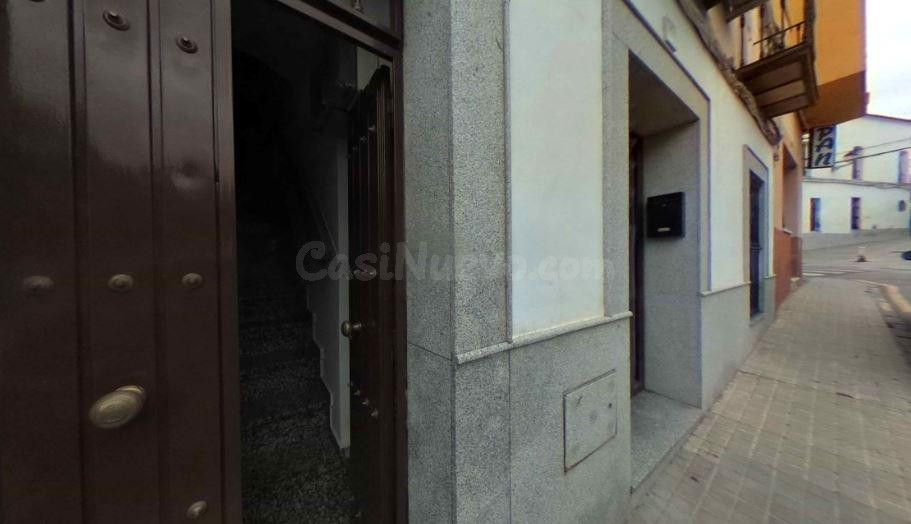 SE VENDE piso OKUPA en C Campo Del Rosario 33 de Zafra - foto 2
