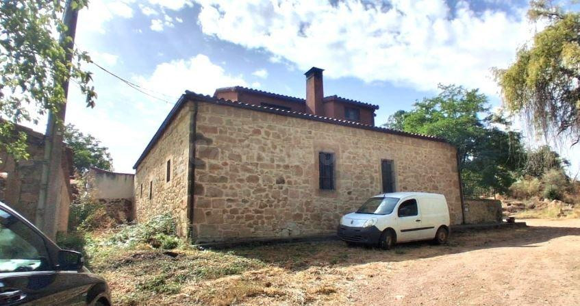 SE VENDE casa  OKUPA en C Santibañez Rio 11 de Salamanca