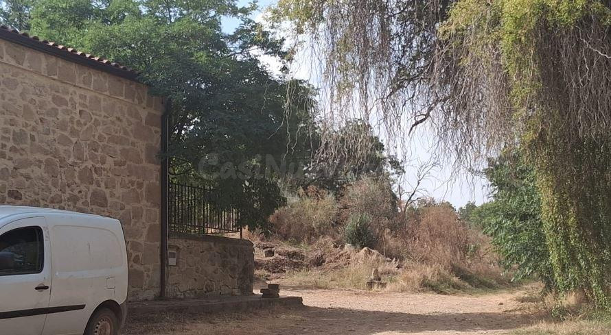 SE VENDE casa OKUPA en C Santibañez Rio 11 de Salamanca - foto 2