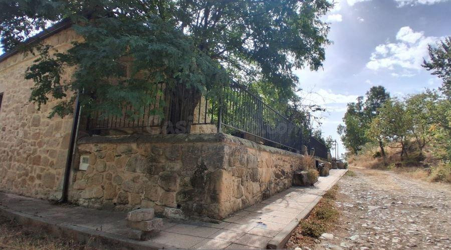 SE VENDE casa OKUPA en C Santibañez Rio 11 de Salamanca - foto 3