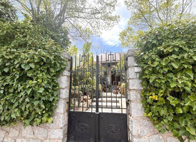 SE VENDE casa OKUPADA en Avenida Olmos Nº 4 Villaluenga de la Sagra (Toledo)