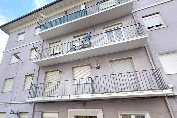 SE VENDE piso OKUPA en C Santo Domingo 47 de Torrelavega - foto 4