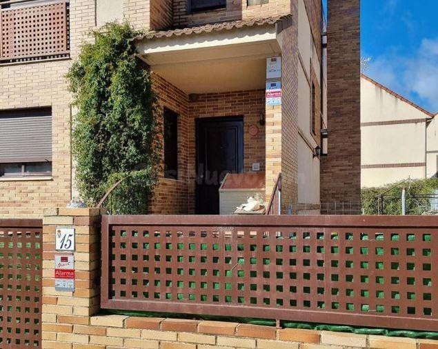 SE VENDE casa OKUPADA en Calle Caceres Nº 15 Ventas de Retam - foto 2