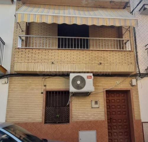 SE VENDE casa adosada OKUPADA en Calle Virgen De La Palma Nº - foto 2