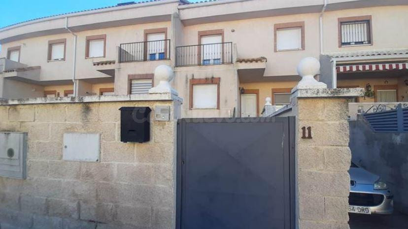 SE VENDE casa  OKUPA en C Juan Carlos I 11 de Seseña