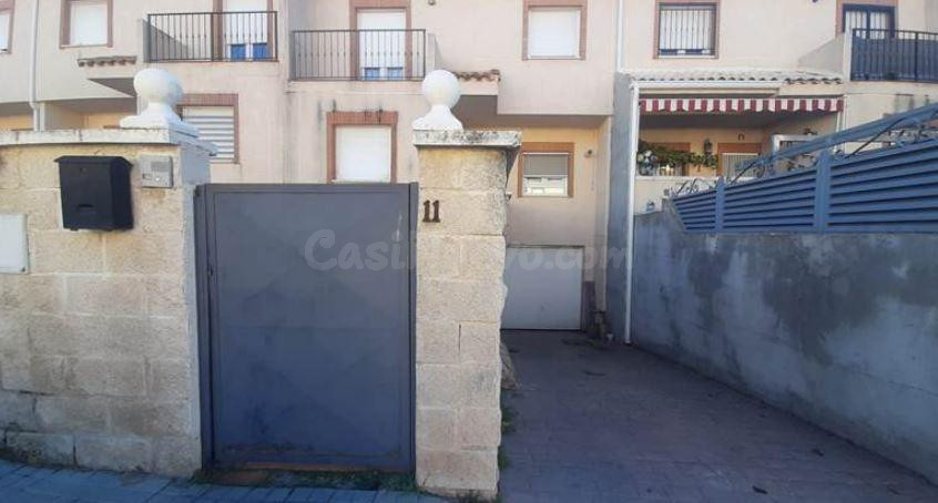 SE VENDE casa  OKUPA en C Juan Carlos I 11 de Seseña - foto 2