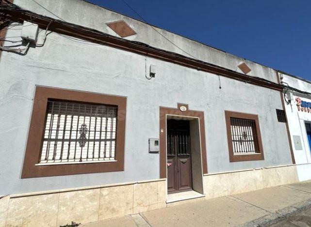 SE VENDE casa adosada OKUPA en C Picadueña Baja 40 de Jerez