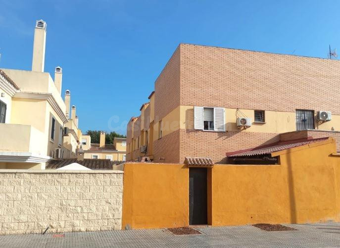SE VENDE casa adosada OKUPA en C Diputacion 33(B) de Algecir
