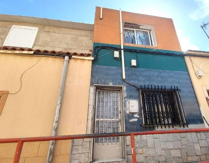 SE VENDE casa adosada OKUPA en C Fragata - Santa Lucia 34 de