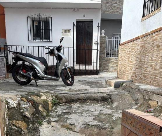 SE VENDE casa adosada OKUPA en C Mercado 10 de Málaga - foto 2