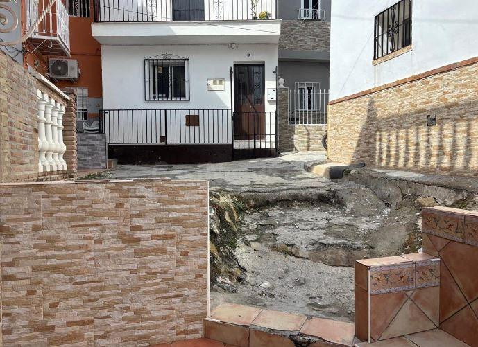 SE VENDE casa adosada OKUPA en C Mercado 10 de Málaga - foto 3