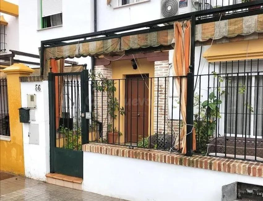 SE VENDE casa adosada OKUPADA en Ronda Del Ferrocarril Nº 56 - foto 2