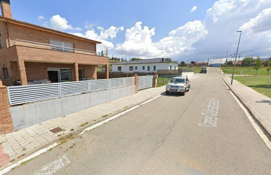 SE VENDE casa independiente OKUPADA en Calle Collsabadell 10