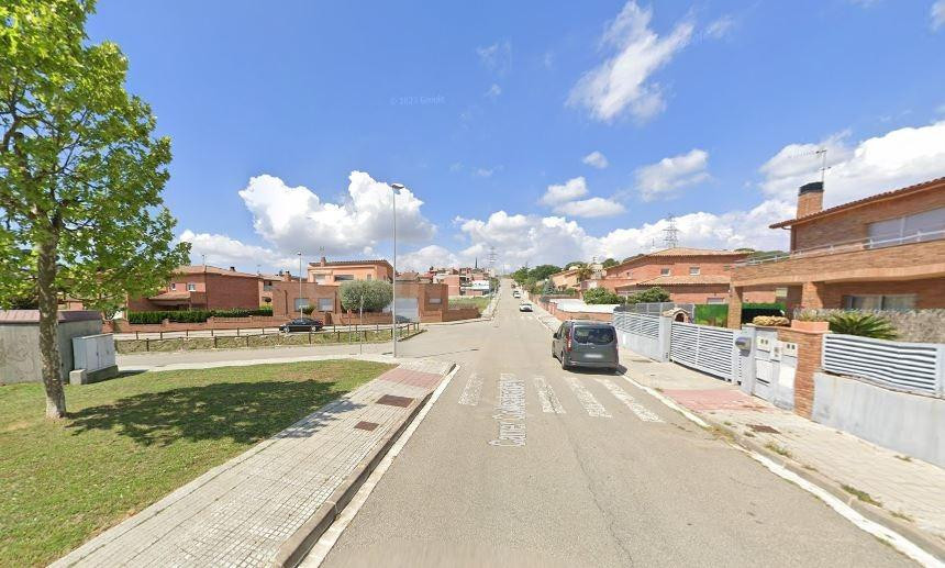 SE VENDE casa independiente OKUPADA en Calle Collsabadell 10 - foto 3