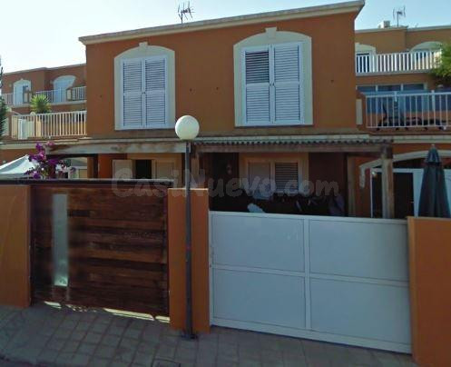 SE VENDE casa adosada OKUPADA en Calle Playa Blanca Nº 38 Pu - foto 3