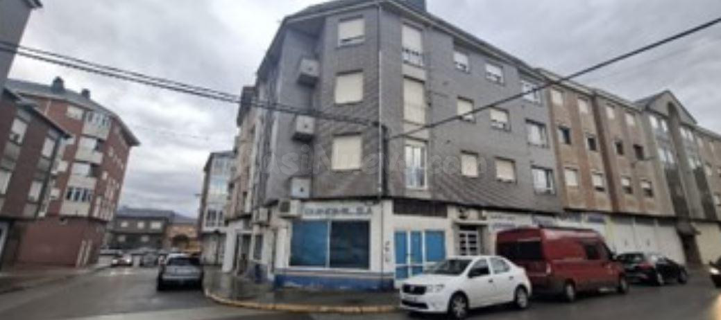 SE VENDE piso OKUPA en C San Fructuoso 36 de Ponferrada - foto 2