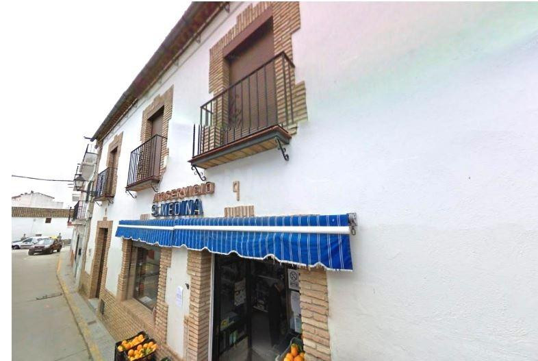 SE VENDE local comercial OKUPA en C Ramon Y Cajal 9 de Villa - foto 2