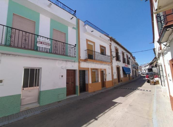 SE VENDE local comercial OKUPA en C Ramon Y Cajal 9 de Villa - foto 4