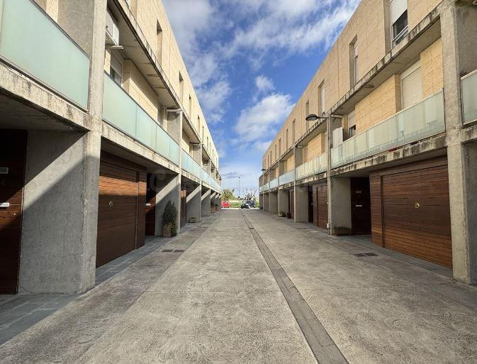 SE VENDE casa OKUPADA en Calle Verinal Nº 30 Tona (Barcelona - foto 3