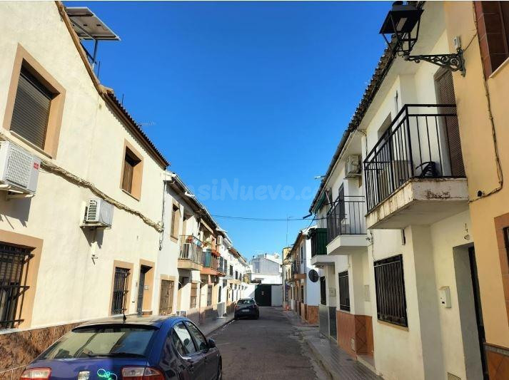 SE VENDE piso OKUPA en C Pelicano  de Villa del Río - foto 2