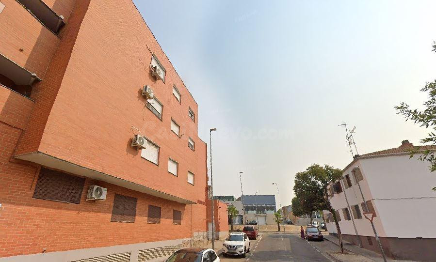 SE VENDE piso OKUPA en C Trébol 2 de Mérida - foto 3