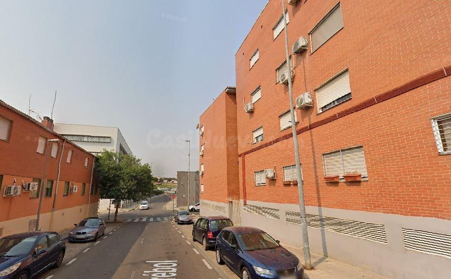 SE VENDE piso OKUPA en C Trébol 2 de Mérida - foto 4