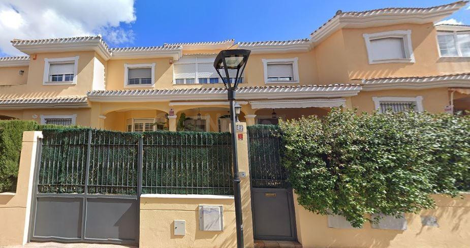 SE VENDE casa OKUPADA en C Clavileño 11 de Albacete