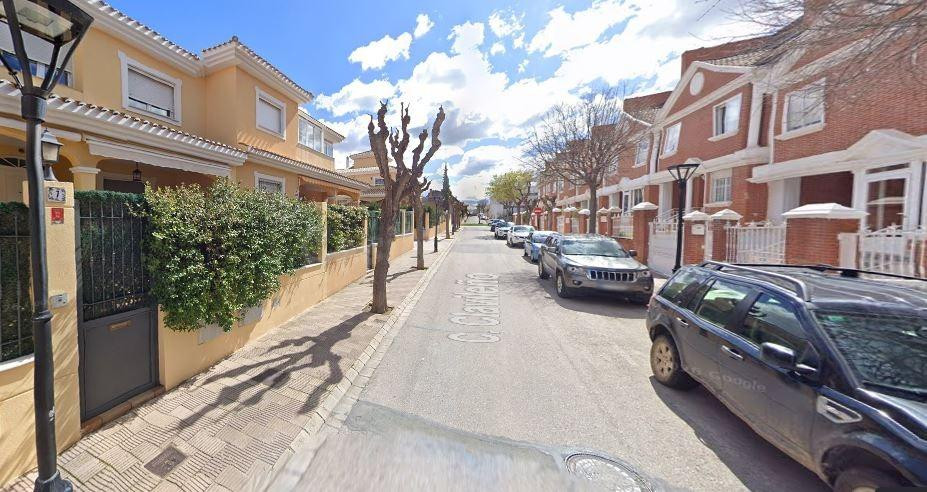 SE VENDE casa OKUPADA en C Clavileño 11 de Albacete - foto 2