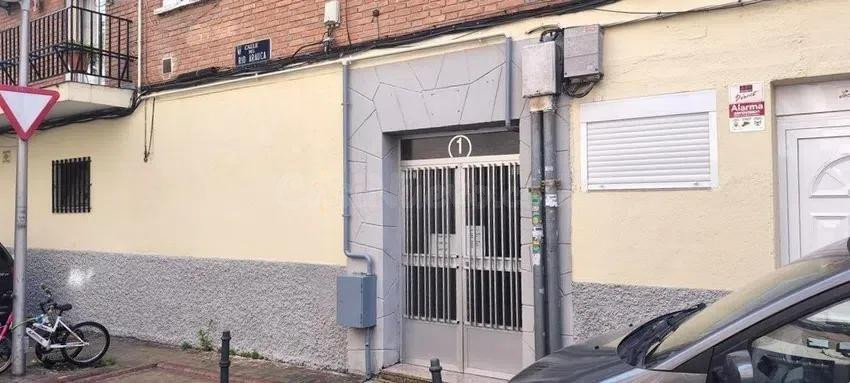 SE VENDE piso OKUPADO en C Rio Arauca 1 de Madrid