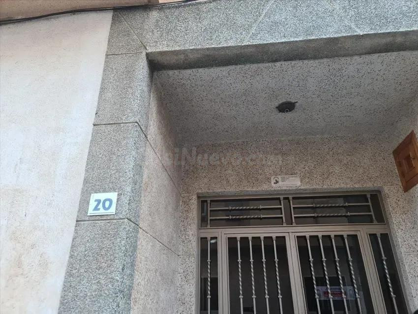 SE VENDE local comercial OKUPADO en C Jimenez Diaz 20, El Ej - foto 3