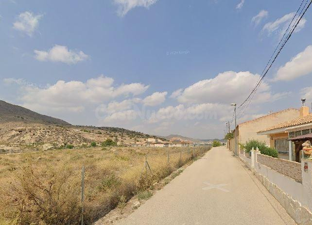 SE VENDE local comercial OKUPA en C Los Alemanes 21 de Fortu