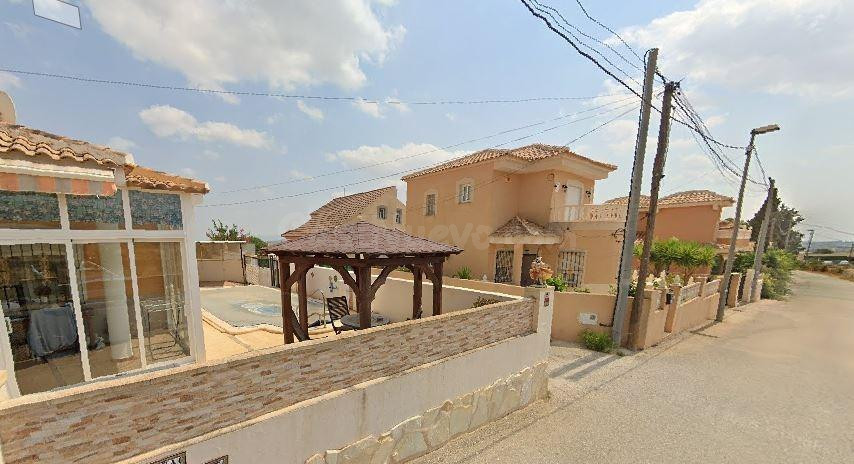 SE VENDE casa OKUPADA en Carretera Los Alemanes Nº 21 Fortuna (Murcia)