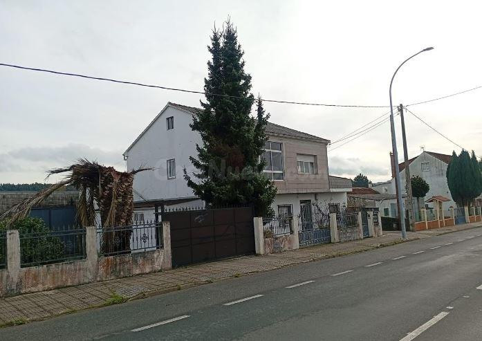 SE VENDE casa OKUPA en C Cruces 70 de Lalín - foto 2