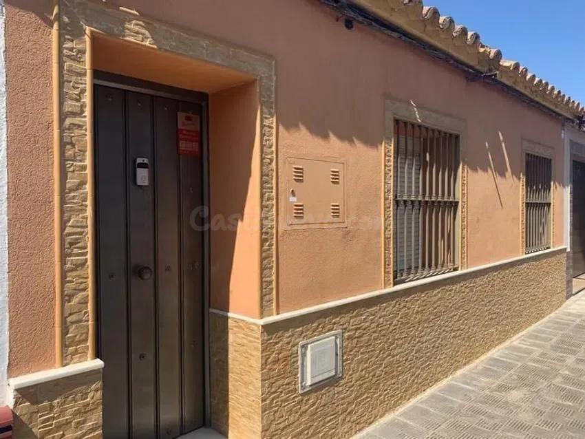 SE VENDE casa OKUPADA en C Lucano - Via Augusta 31 de Écija 