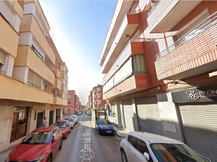 SE VENDE piso OKUPADO en C Isaac Albeniz 33 de Sant Boi de Llobregat, Barcelona.