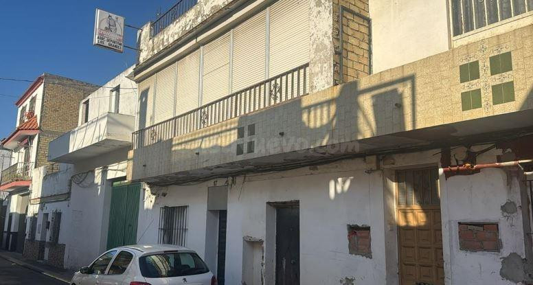 SE VENDE casa  OKUPA en C Felicidad 17 de Sevilla - foto 2
