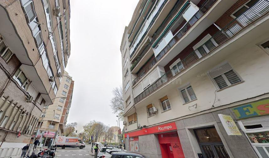 SE VENDE local comercial OKUPA en C Marcenado 46 de Madrid