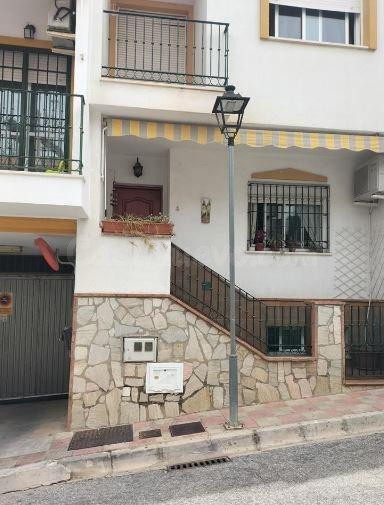 SE VENDE piso OKUPA en C Oceano Indico 9 de Alhaurín de la