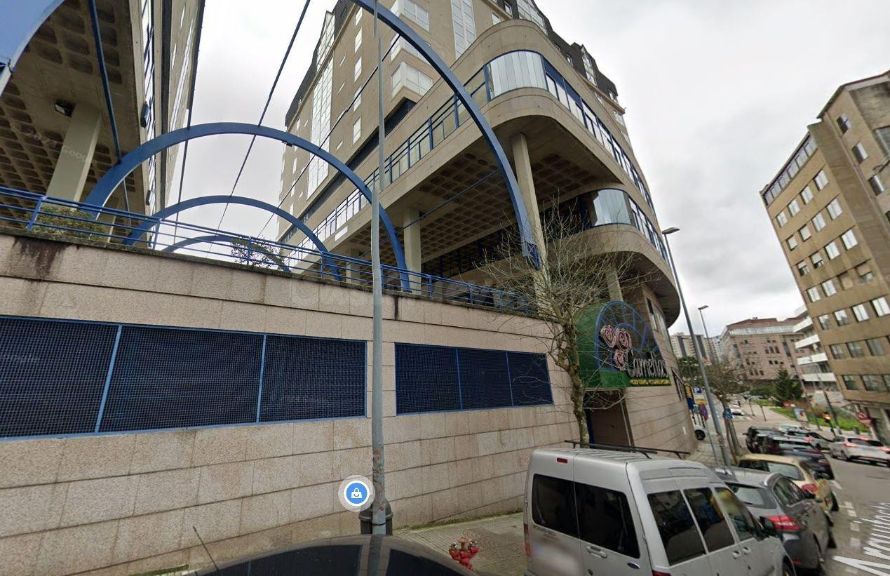 SE VENDE local comercial OKUPA en C America 2 de Vigo - foto 4