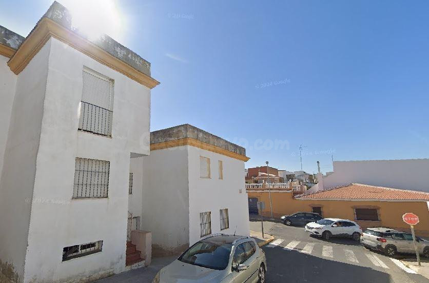 SE VENDE casa adosada OKUPA en C Parroco Domingo V Leon 4 de - foto 3