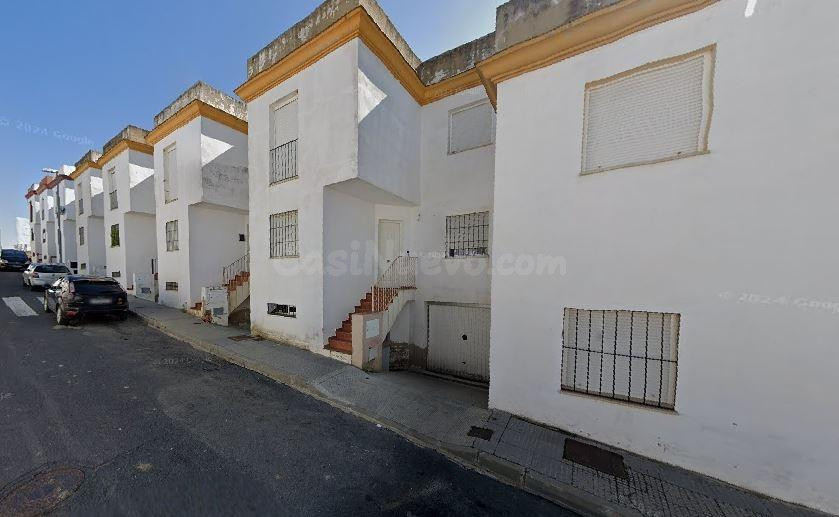 SE VENDE casa adosada OKUPA en C Parroco Domingo V Leon 4 de - foto 4
