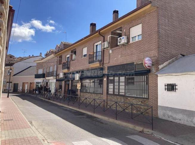 SE VENDEN 2 locales comerciales OKUPA en C Lavaderos de Yele - foto 3