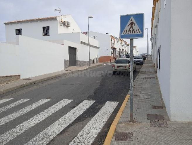 SE VENDE casa adosada OKUPA en Calle Parroco Domingo V Leon  - foto 4