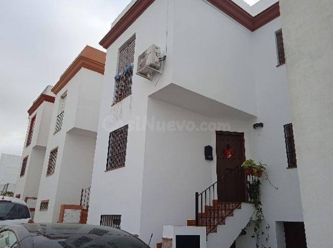 SE VENDE casa adosada OKUPA en Calle Parroco Domingo V Leon  - foto 5