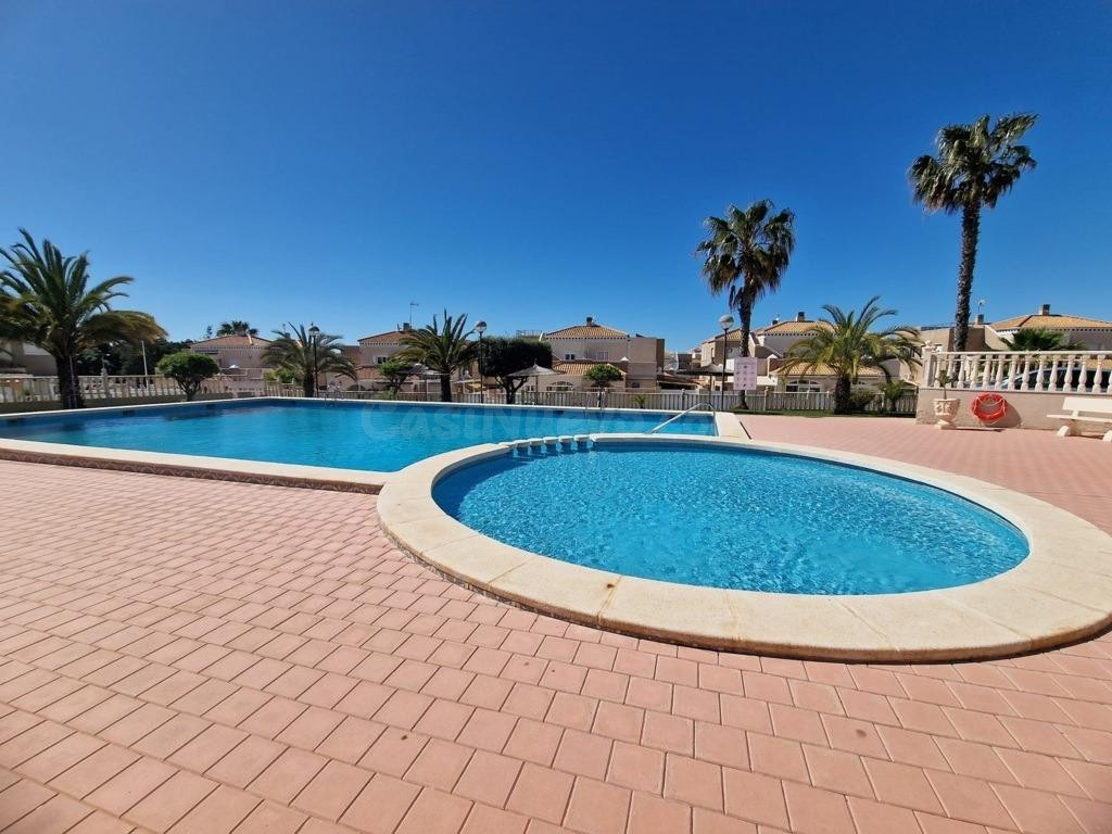 Adosado en Torrevieja de 2 dormitorios y 2 baños (Aguas Nuevas)