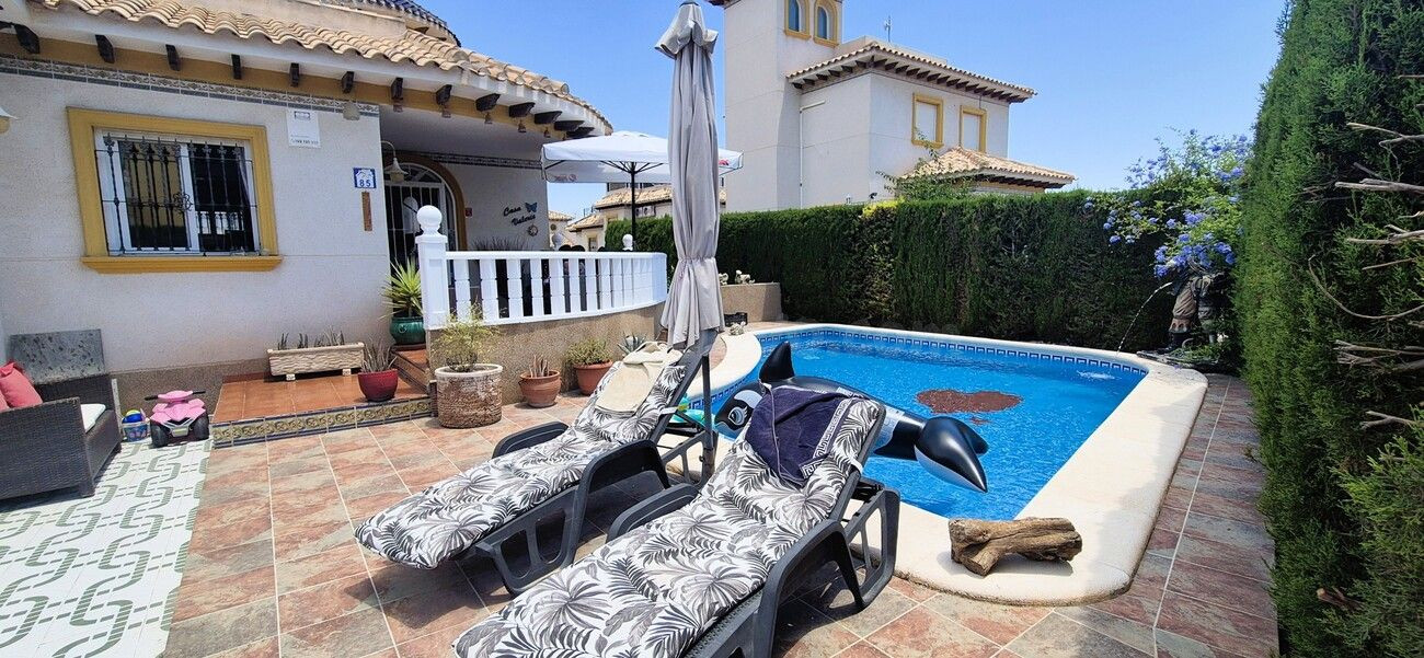 VILLA DE 4 DORMITORIOS Y 3 BAÑOS EN ORIHUELA COSTA ( VILLAMA - foto 3