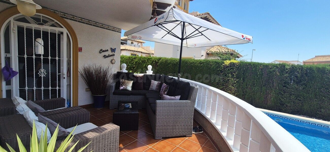 VILLA DE 4 DORMITORIOS Y 3 BAÑOS EN ORIHUELA COSTA ( VILLAMA - foto 5